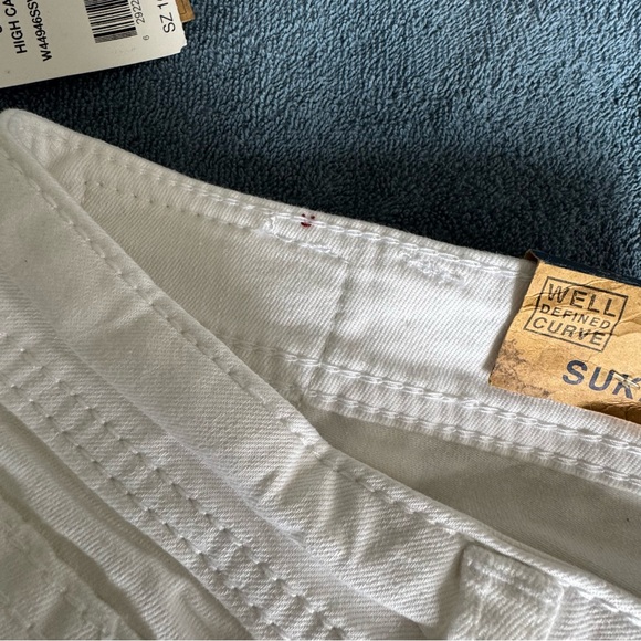 Women's Silver Distressed SUKI High Capri Super Stretch White Jeans-Size 16- NWT - Picture 7 of 13